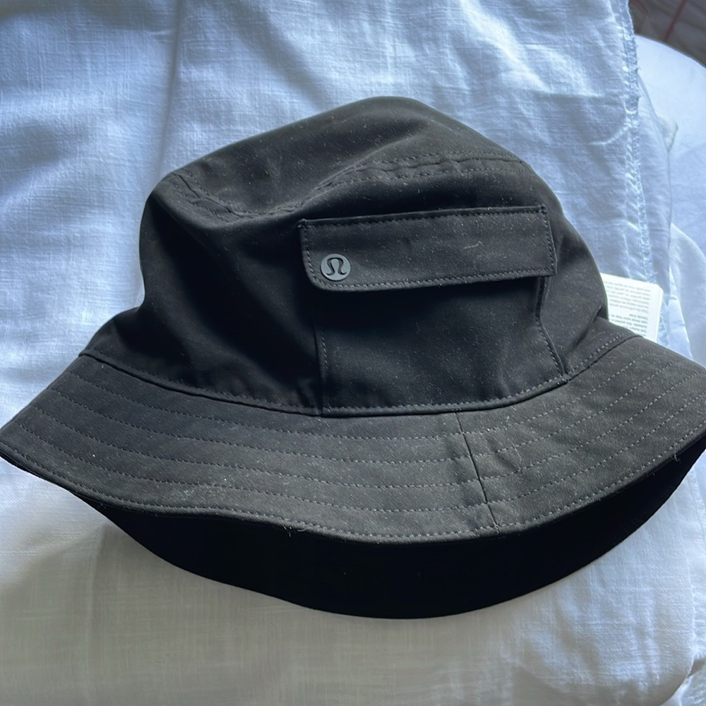 Lululemon bucket hat